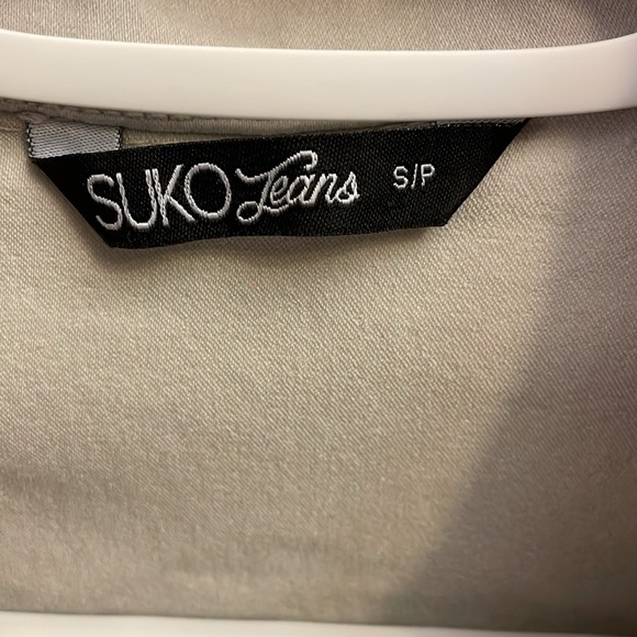 Ladies size small cream jean jacket. - Picture 2 of 2